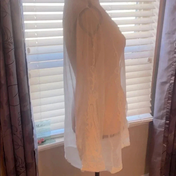 🌸Gorgeous sheer top🌸 - Picture 4 of 6